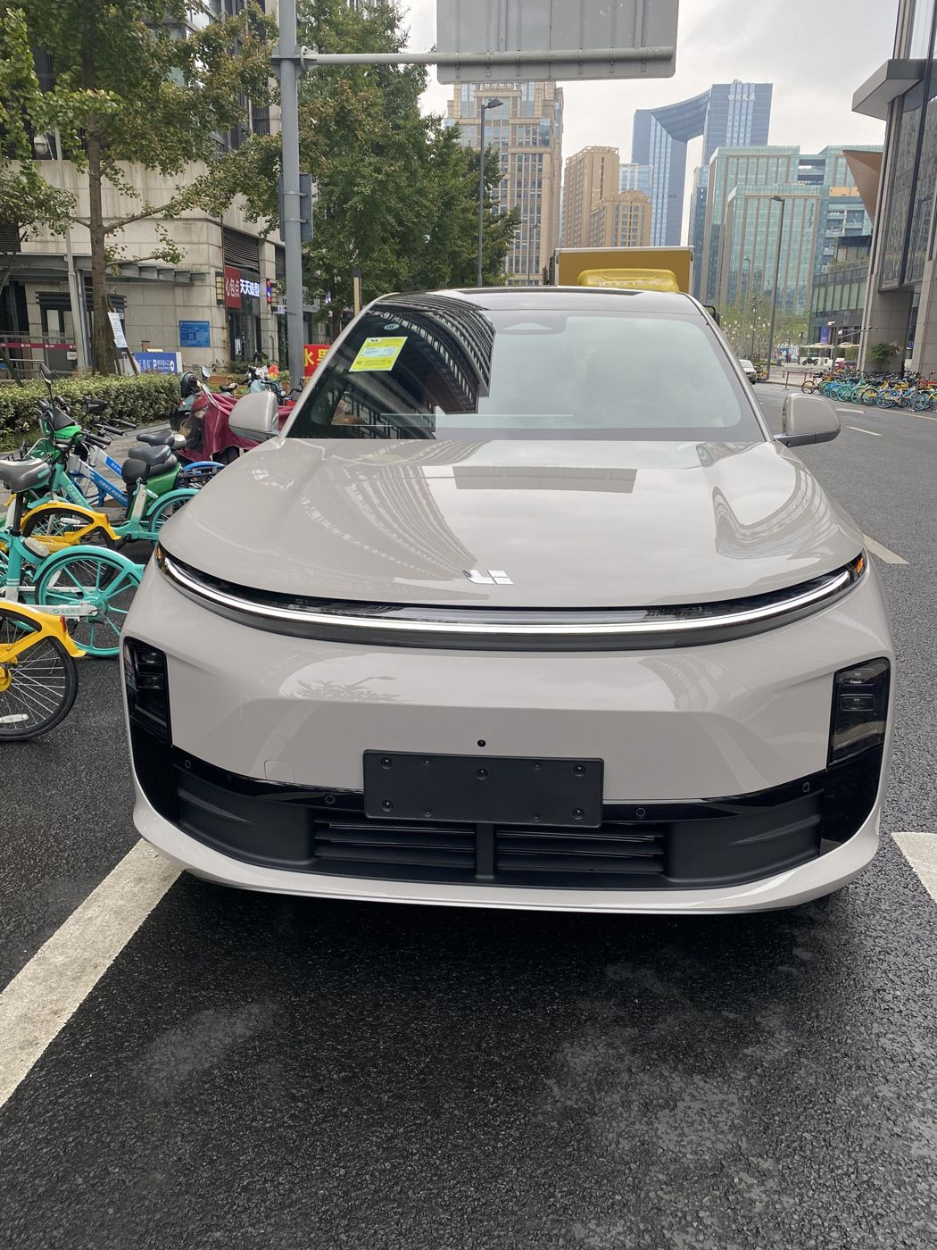 理想 MEGA 高压纯电 MPV